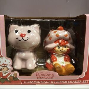 Strawberry Shortcake Ceramic Salt & Pepper Shaker Set - Pink & Red